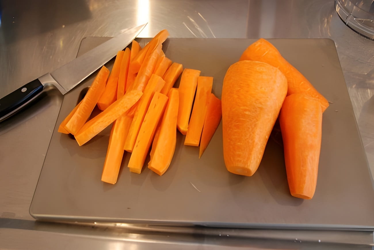 prepare carrots for your sugar glider